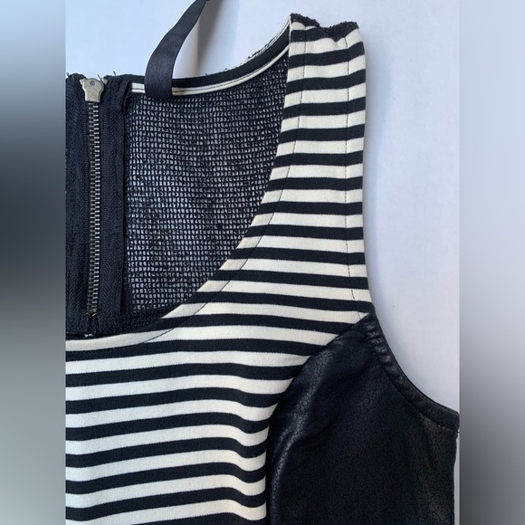 JESSICA SIMPSON Black & Beige White Striped Crop Top w/ Faux Leather Sides Small - Picture 2 of 5